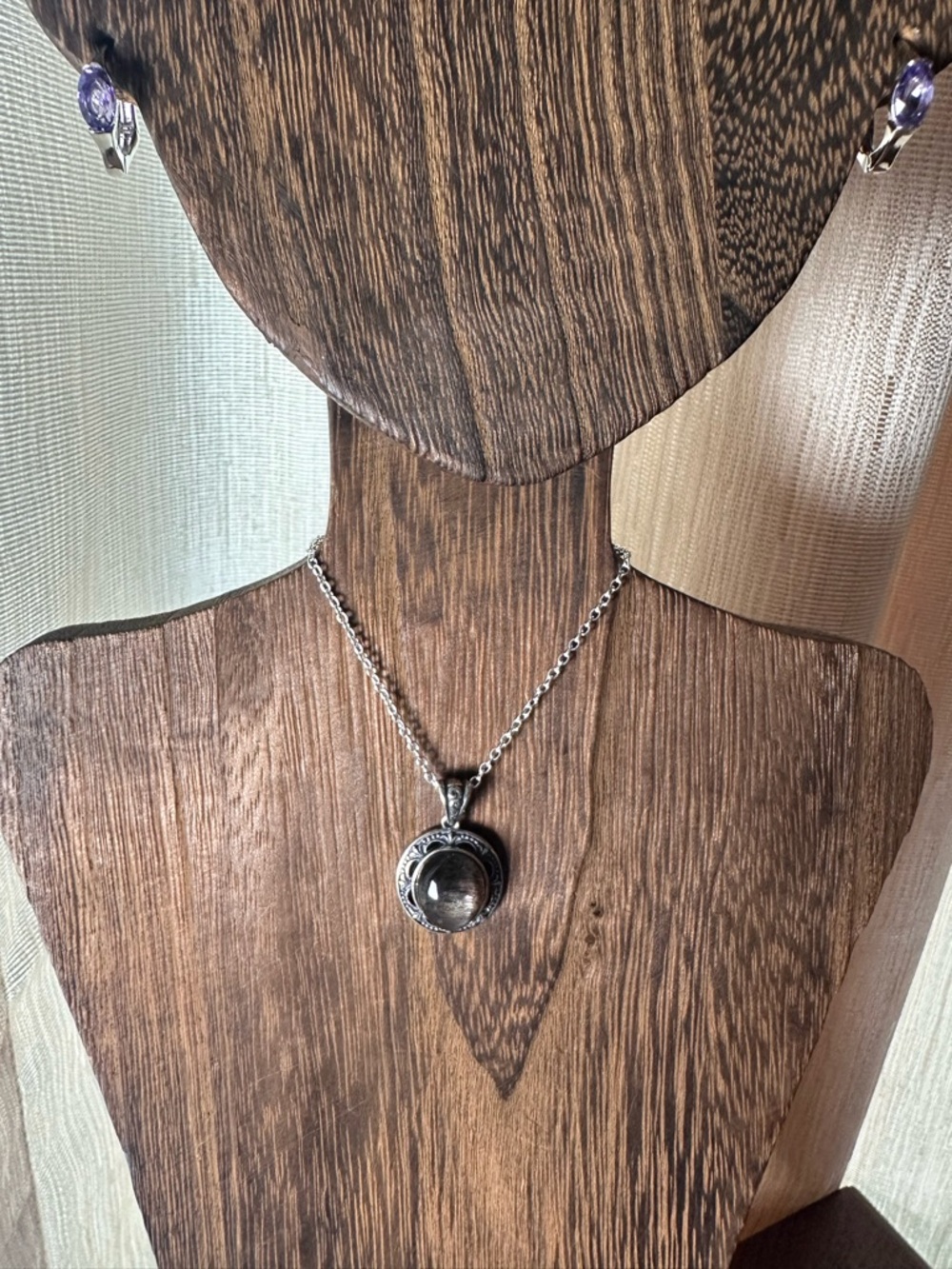 Sunstone and Silver Vintage Style Pendant Necklace on Silver Plated Chain - Picture 8 of 14